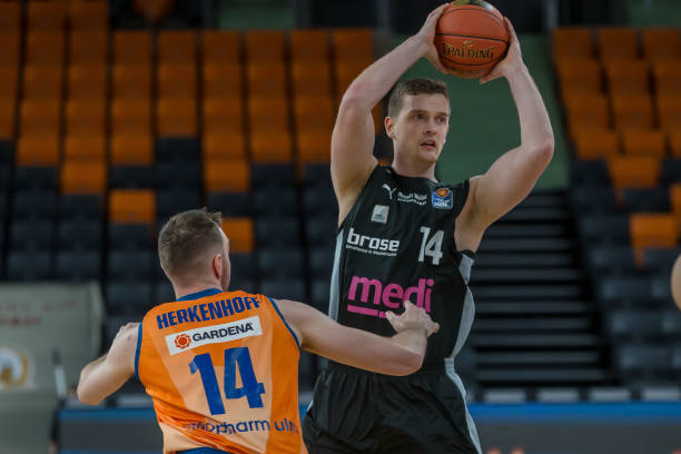 同时提升由 同时提升由